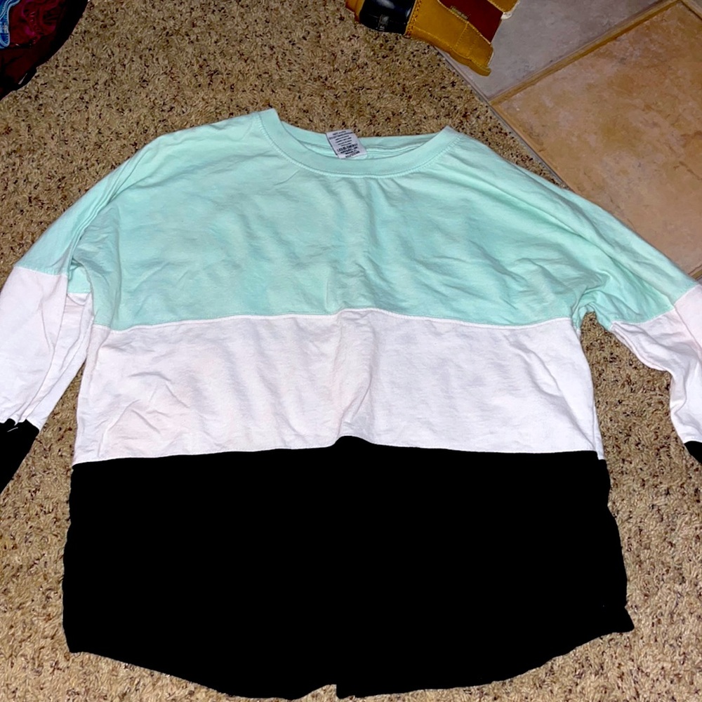 blue white and black long sleeve t shirt